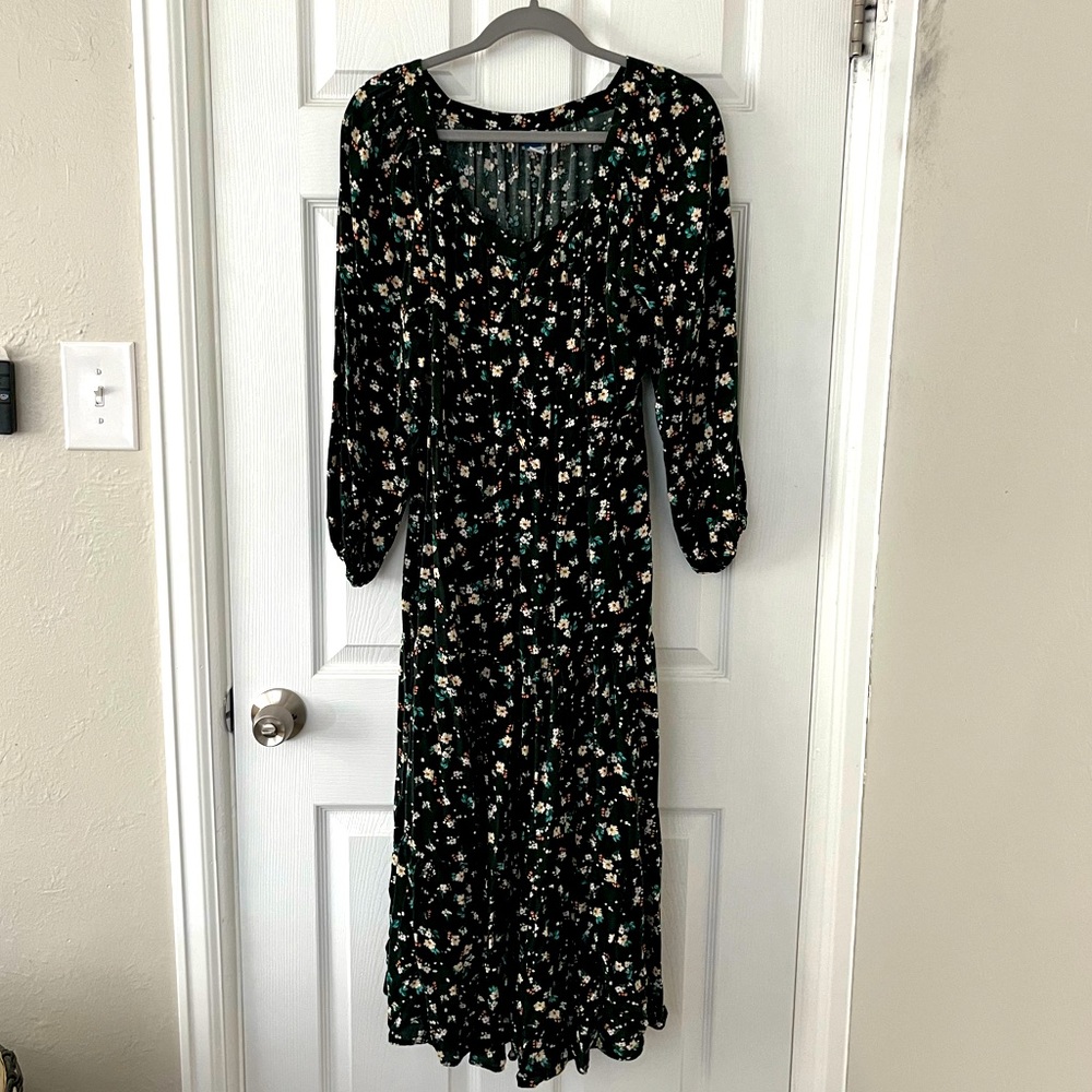 EUC Old Navy Tiered Long-Sleeve Maxi Dress in Green Floral 🌸🌺🌼